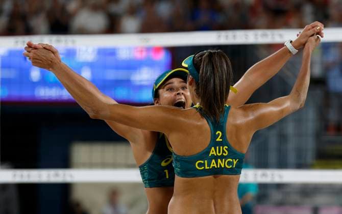 (240806) -- PARIS, Aug. 6, 2024 -- Mariafe Artacho del Solar (back) Taliqua Clancy of Australia celebrate after winning the Beach volleyball, Beachvolleyball women s quarterfinal against Zoe Verge-Depre Esmee Boebner of Switzerland at the Paris 2024 Olympic Games, Olympische Spiele, Olympia, OS in Paris, France, Aug. 6, 2024. ) (PARIS2024) FRANCE-PARIS-OLY-BEACH VOLLEYBALL FeixMaohua 