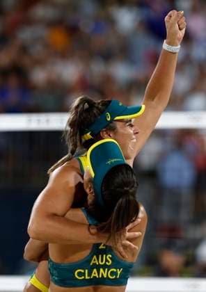 (240806) -- PARIS, Aug. 6, 2024 -- Mariafe Artacho del Solar (back) Taliqua Clancy of Australia celebrate after winning the Beach volleyball, Beachvolleyball women s quarterfinal against Zoe Verge-Depre Esmee Boebner of Switzerland at the Paris 2024 Olympic Games, Olympische Spiele, Olympia, OS in Paris, France, Aug. 6, 2024. ) (PARIS2024) FRANCE-PARIS-OLY-BEACH VOLLEYBALL FeixMaohua 
