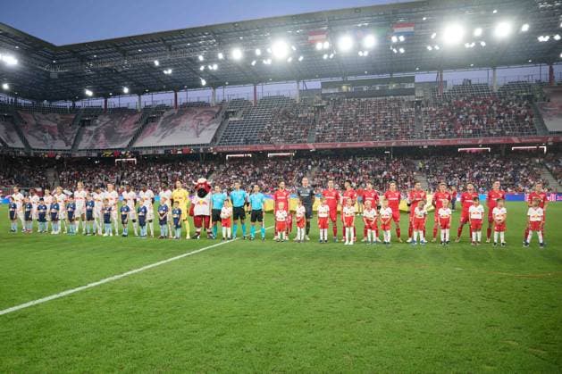 Salzburg, Austria 06 August 2024 Champions League qualification 2024 2025 RB Salzburg vs FC Twente Enschede In the picture from left Red Bull Salzburg, FC Twente Red Bull Arena Copyright: xFotostandx xWassmuthx