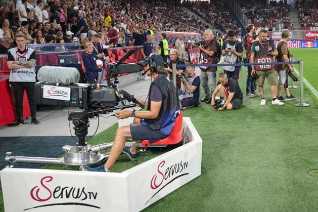 Salzburg, Austria 06 August 2024 Champions League qualification 2024 2025 RB Salzburg vs FC Twente Enschede In the picture cameraman from Servus TV Red Bull Arena Copyright: xFotostandx xWassmuthx