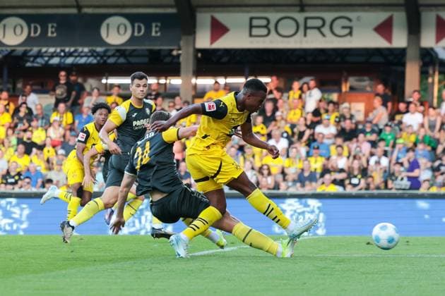 06 08 2024, Football, Training camp, Day 6, Test match, Borussia Dortmund FC Villareal, Youssoufa Moukoko Borussia Dortmund is already trying something, Altach Cashpoint Arena Austria xRHR PHOTO DEx Copyright: DennisxEwert RHR-FOTOx RHR-FOTO DE