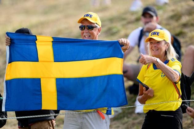 240807 Swedish fans at women s individual golf round 1 during day 12 of the Paris 2024 Olympic Games on August 7, 2024 in Paris Photo Ludvig Thunman BILDBYRAN code LT LT0662 golf olympic games olympics os ol olympiska spel olympiske leker paris 2024 paris os paris ol 12 bbeng jubel sverige publik  Copyright: LUDVIGxTHUNMAN BB240807LT003