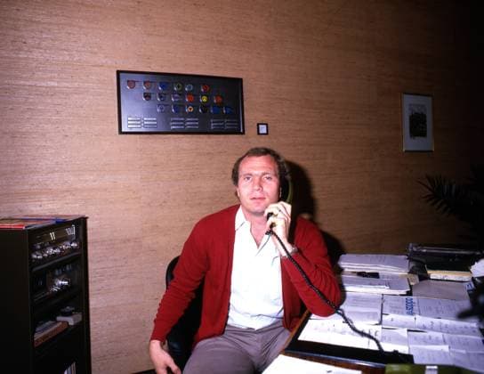 Archivbilder der Woche SPORT KW32 15.08.84 FC Bayern München Uli Hoeneß Deutschland, München, 15.08.1984, Fussball, Bundesliga, FC Bayern München: Uli Hoeneß (Manager) in seinem Büro am Telefon Schreibtisch. *** 15 08 84 FC Bayern Munich Uli Hoeneß Germany, Munich, 15 08 1984, Soccer, Bundesliga, FC Bayern Munich Uli Hoeneß Manager in his office at his telephone desk