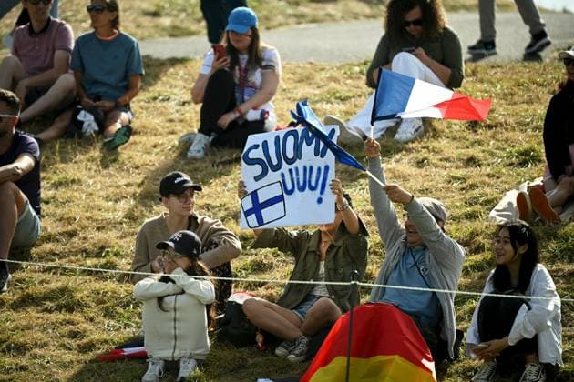 Supporters of Finland in the audience before Noora Komulainen and Ursula Wikström of Finland compete during women s individual stroke play of golf at the Paris Summer Olympic Games, Olympische Spiele, Olympia, OS in Le Golf National on August 7, 2024. Paris France LKFTJK20240807113552WBPJ  Copyright: xAnttixAimo-Koivistox LKFTJK20240807113552WBPJ