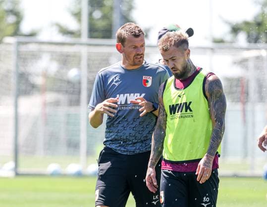 Lars Knudsen Co Coach FC Augsburg in conversation with Niklas Dorsch FC Augsburg 30 FC Augsburg, Training,