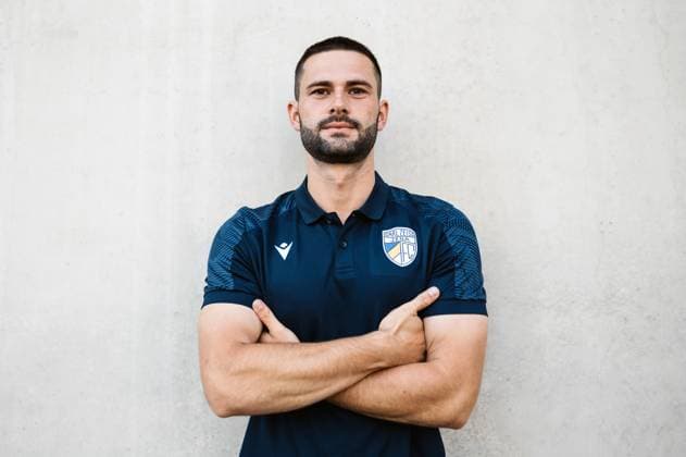 Team shooting FC Carl Zeiss Jena Women for the 2024 2025 season in the Google Pixel Womens Bundesliga on 07 08 2024 in the ad hoc Arena in the Ernst Abbe Sportfeld Jena Head Coach Florian Kästner Jena , Portrait with folded arms ad hoc Arena in the Ernst Abbe Sportfeld