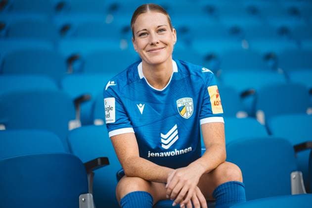 Team shooting FC Carl Zeiss Jena Women for the 2024 2025 season in the Google Pixel Womens Bundesliga on 07 08 2024 in the ad hoc Arena in the Ernst Abbe Sportfeld Jena Player Anja Heuschkel Jena , portrait, with smile on the stands ad hoc Arena in the Ernst Abbe Sportfeld