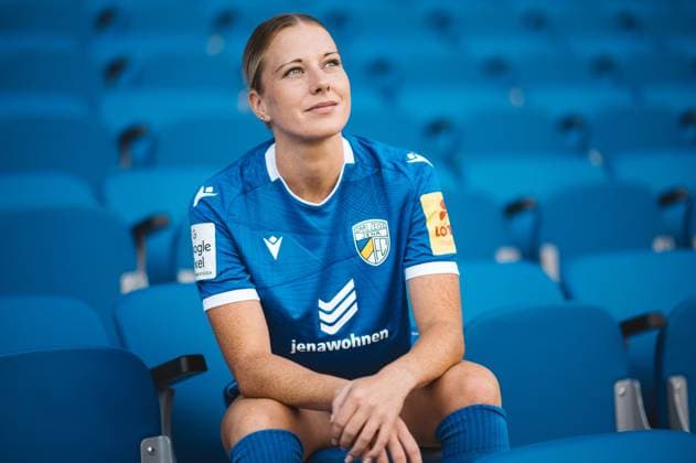 Team shooting FC Carl Zeiss Jena Women for the 2024 2025 season in the Google Pixel Womens Bundesliga on 07 08 2024 in the ad hoc Arena in the Ernst Abbe Sportfeld Jena Player Anja Heuschkel Jena , portrait, with smile on the stands ad hoc Arena in the Ernst Abbe Sportfeld