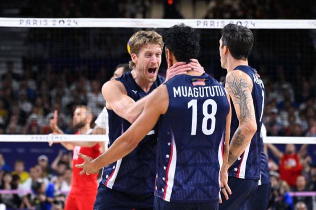 Semi finals - HOLT Maxwell ( 12 - USA ) and MUAGUTUTIA Garrett ( 18 - USA ) celebrate during the 2024 Olympics Games match between Poland and United States at Arena Paris Sud on August 07, 2024 in Paris, France. ( Photo by federico pestellini DPPI Panoramic ) - JO 2024 : VOLLEY Pologne vs Etats Unis - Jeux Olympiques 2024 - Paris2024 - Paris - 07 08 2024 DPPI Panoramic 