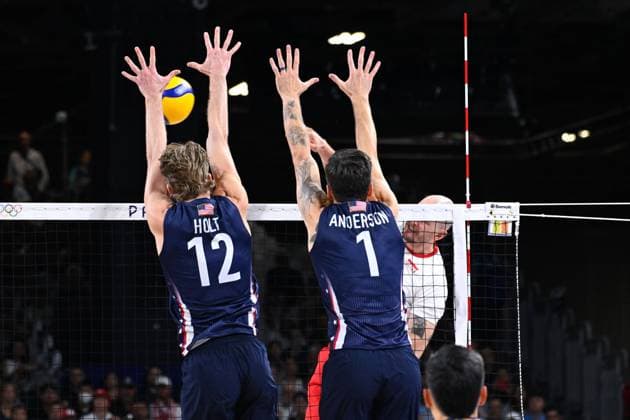 Semi finals - KUREK Bartosz ( 6 - Poland ) , HOLT Maxwell ( 12 - USA ) and ANDERSON Matthew ( 1 - USA ) during the 2024 Olympics Games match between Poland and United States at Arena Paris Sud on August 07, 2024 in Paris, France. ( Photo by federico pestellini DPPI Panoramic ) - JO 2024 : VOLLEY Pologne vs Etats Unis - Jeux Olympiques 2024 - Paris2024 - Paris - 07 08 2024 DPPI Panoramic 
