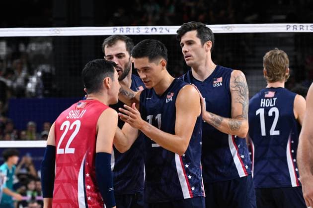 Semi finals - DEFALCO Torey ( 11 - USA ) celebrates with SHOJI Erik ( 22 - USA ) during the 2024 Olympics Games match between Poland and United States at Arena Paris Sud on August 07, 2024 in Paris, France. ( Photo by federico pestellini DPPI Panoramic ) - JO 2024 : VOLLEY Pologne vs Etats Unis - Jeux Olympiques 2024 - Paris2024 - Paris - 07 08 2024 DPPI Panoramic 