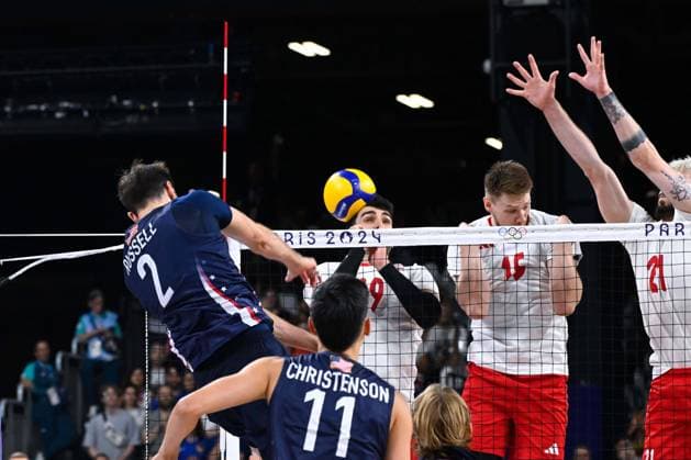 Semi finals - RUSSELL Aaron ( 2 - USA ) , JANUSZ Marcin ( 19 - Poland ) and KOCHANOWSKI Jakub ( 15 - Poland ) during the 2024 Olympics Games match between Poland and United States at Arena Paris Sud on August 07, 2024 in Paris, France. ( Photo by federico pestellini DPPI Panoramic ) - JO 2024 : VOLLEY Pologne vs Etats Unis - Jeux Olympiques 2024 - Paris2024 - Paris - 07 08 2024 DPPI Panoramic 