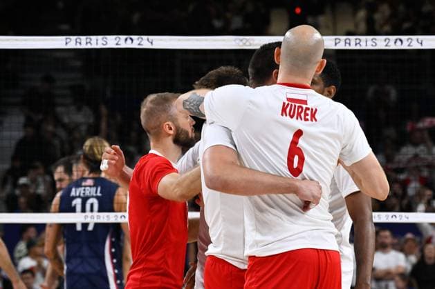 Semi finals - KUREK Bartosz ( 6 - Poland ) and Poland players celebrate during the 2024 Olympics Games match between Poland and United States at Arena Paris Sud on August 07, 2024 in Paris, France. ( Photo by federico pestellini DPPI Panoramic ) - JO 2024 : VOLLEY Pologne vs Etats Unis - Jeux Olympiques 2024 - Paris2024 - Paris - 07 08 2024 DPPI Panoramic 