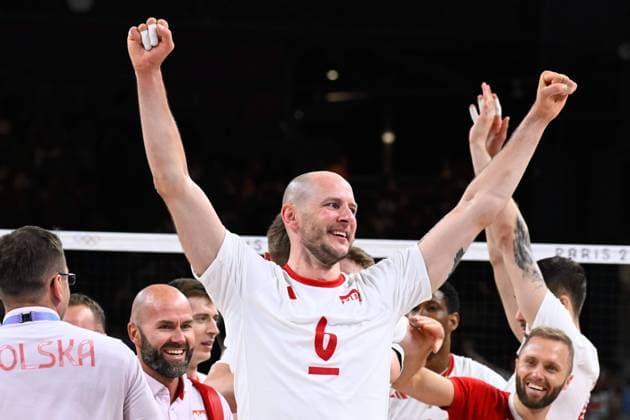 Semi finals - KUREK Bartosz ( 6 - Poland ) Poland players celebrate their side s victory after the 2024 Olympics Games match between Poland and United States at Arena Paris Sud on August 07, 2024 in Paris, France. ( Photo by federico pestellini DPPI Panoramic ) - JO 2024 : VOLLEY Pologne vs Etats Unis - Jeux Olympiques 2024 - Paris2024 - Paris - 07 08 2024 DPPI Panoramic 