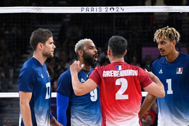 Semi finals - NGAPETH Earvin ( 9 - France ) and France players celebrate during the 2024 Olympics Games match between Italy and France at Arena Paris Sud on August 07, 2024 in Paris, France. ( Photo by federico pestellini DPPI Panoramic ) - JO 2024 : VOLLEY Italie vs France - Jeux Olympiques 2024 - Paris2024 - Paris - 07 08 2024 DPPI Panoramic 