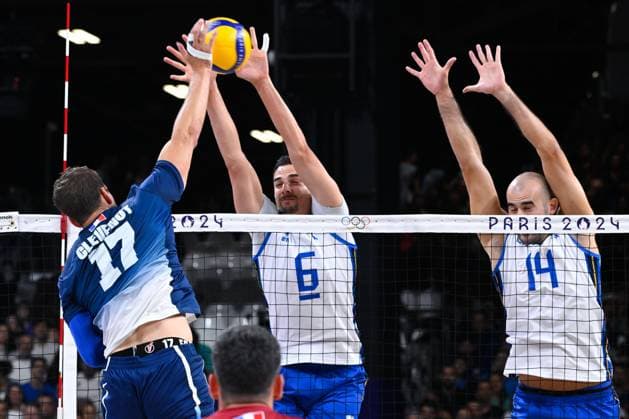 Semi finals - CLEVENOT Trevor ( 17 - France ) , GALASSI Gianluca ( 14 - Italy ) and GIANNELLI Simone ( 6 - Italy ) during the 2024 Olympics Games match between Italy and France at Arena Paris Sud on August 07, 2024 in Paris, France. ( Photo by federico pestellini DPPI Panoramic ) - JO 2024 : VOLLEY Italie vs France - Jeux Olympiques 2024 - Paris2024 - Paris - 07 08 2024 DPPI Panoramic 