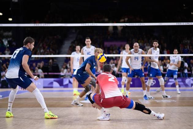 Semi finals - GREBENNIKOV Jenia ( 2 - France ) during the 2024 Olympics Games match between Italy and France at Arena Paris Sud on August 07, 2024 in Paris, France. ( Photo by federico pestellini DPPI Panoramic ) - JO 2024 : VOLLEY Italie vs France - Jeux Olympiques 2024 - Paris2024 - Paris - 07 08 2024 DPPI Panoramic 