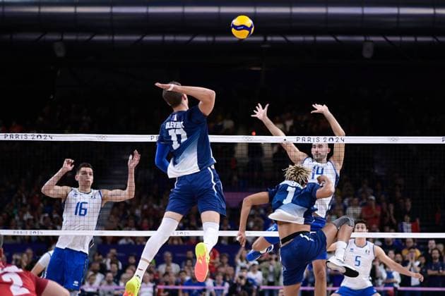 Semi finals - CLEVENOT Trevor ( 17 - France ) during the 2024 Olympics Games match between Italy and France at Arena Paris Sud on August 07, 2024 in Paris, France. ( Photo by federico pestellini DPPI Panoramic ) - JO 2024 : VOLLEY Italie vs France - Jeux Olympiques 2024 - Paris2024 - Paris - 07 08 2024 DPPI Panoramic 