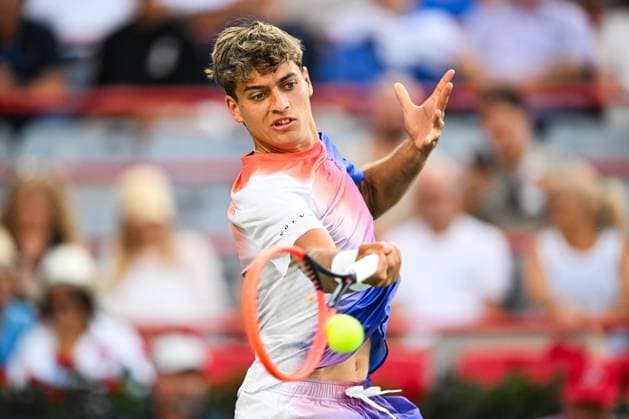 MONTREAL, QC - AUGUST 07: Flavio Cobolli (ITA) returns the ball during a first round match at ATP, Tennis Herren National Bank Open on August 07, 2024 at IGA Stadium in Montreal, QC (Photo by David Kirouac Icon Sportswire) TENNIS: AUG 07 National Bank Open EDITORIAL USE ONLY Icon240807079