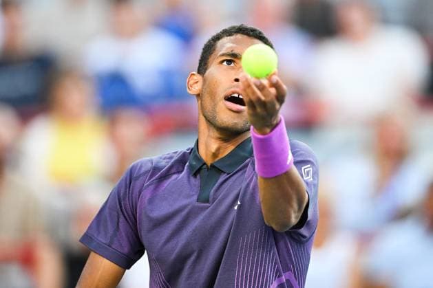 MONTREAL, QC - AUGUST 07: Felix Auger-Aliassime (CAN) serves the ball during a first round match at ATP, Tennis Herren National Bank Open on August 07, 2024 at IGA Stadium in Montreal, QC (Photo by David Kirouac Icon Sportswire) TENNIS: AUG 07 National Bank Open EDITORIAL USE ONLY Icon240807091