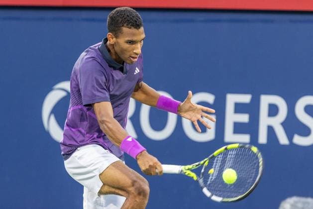 August 7, 2024, Montreal, Quebec, Canada: FELIX AUGER-ALIASSIME from Canada returning ball in first set against Flavio Cobolli from Italia in first round of Canadian Open at IGA Stadium in Montreal, Quebec, Canada Montreal Canada - ZUMAl189 20240807_zsp_l189_055 Copyright: xYannickxLegarex