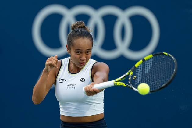 TORONTO, ON - AUGUST 07: Leylah Fernandez of Canada hits a shot during her first round match of the National Bank Open, part of the WTA, Tennis Damen Tour, at Sobeys Stadium on August 7, 2024 in Toronto, Canada. (Photo by Julian Avram Icon Sportswire) TENNIS: AUG 07 National Bank Open EDITORIAL USE ONLY Icon2408070392