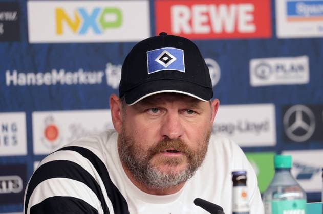Head coach Steffen Baumgart HSV Fussball, Herren, Saison 2024 2025, 2 BL, Volksparkstadion, Hamburger SV, Spieltags PK DFL REGULATIONS PROHIBIT ANY USE OF PHOTOGRAPHS AS IMAGE SEQUENCES AND OR QUASI VIDEO