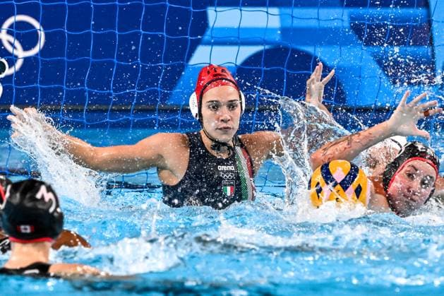 Giuseppina Aurora Condorelli of Italy during the Water polo, Wasserball women match between team Italy (white caps) and team Canada (blue caps) of the Paris 2024 Olympic Games, Olympische Spiele, Olympia, OS at La Defense Arena in Paris (France), August 08, 2024. Giorgio Scala