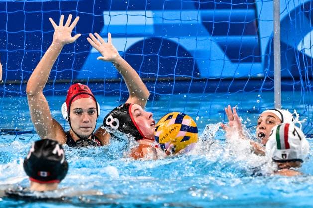 Giuseppina Aurora Condorelli of Italy during the Water polo, Wasserball women match between team Italy (white caps) and team Canada (blue caps) of the Paris 2024 Olympic Games, Olympische Spiele, Olympia, OS at La Defense Arena in Paris (France), August 08, 2024. Giorgio Scala