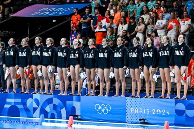 Athletes of team Italy line up before the Water polo, Wasserball women match between team Italy (white caps) and team Canada (blue caps) of the Paris 2024 Olympic Games, Olympische Spiele, Olympia, OS at La Defense Arena in Paris (France), August 08, 2024. Giorgio Scala
