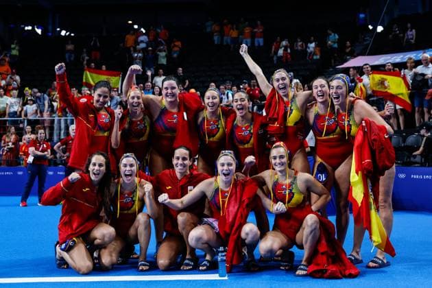 Sport Themen der Woche KW32 Sport Bilder des Tages August 8, 2024, Paris, Paris, FRANCE: Team of Spain celebrate pass to final during Women s Semifinal of the Water polo, Wasserball between Netherlands and Spain on Paris La Defense Arena during the Paris 2024 Olympics Games on August 8, 2024 in Paris, France. Paris FRANCE - ZUMAa181 20240808_zaa_a181_541 Copyright: xAntonioxMartinezx