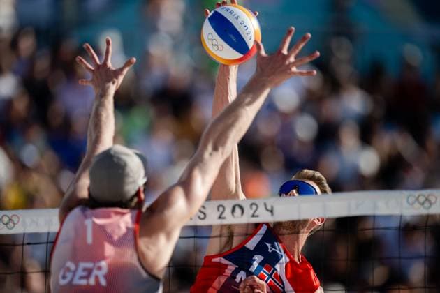 240808 Anders Mol of Norway in a men s beach volleyball semifinal match between Germany and Norway during day 13 of the Paris 2024 Olympics on August 8, 2024 in Paris Photo Jon Olav Nesvold BILDBYRAN COP 217 JE0103 beachvolleyboll beach volleyball sandvolleyball paris 2024 olympics day 13 germany norway bbeng  Copyright: JONxOLAVxNESVOLD BB240808JE058