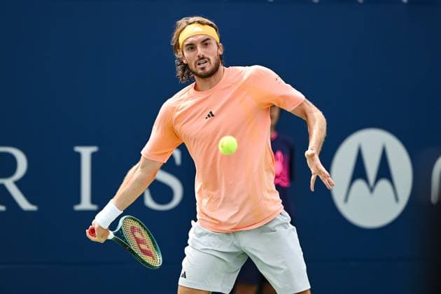 MONTREAL, QC - AUGUST 08: Stefanos Tsitsipas (GRE) returns the ball during a second round match at ATP, Tennis Herren National Bank Open on August 08, 2024 at IGA Stadium in Montreal, QC (Photo by David Kirouac Icon Sportswire) TENNIS: AUG 08 National Bank Open EDITORIAL USE ONLY Icon240808017