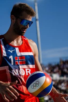 240808 Anders Mol of Norway in a men s beach volleyball semifinal match between Germany and Norway during day 13 of the Paris 2024 Olympics on August 8, 2024 in Paris Photo Jon Olav Nesvold BILDBYRAN COP 217 JE0103 beachvolleyboll beach volleyball sandvolleyball paris 2024 olympics day 13 germany norway bbeng  Copyright: JONxOLAVxNESVOLD BB240808JE062