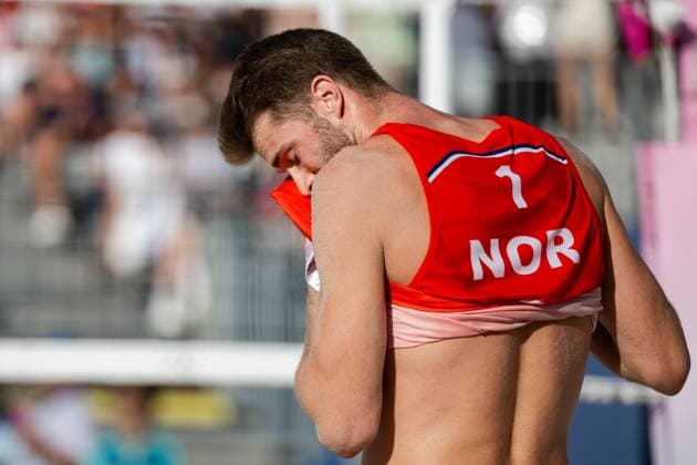 240808 Anders Mol of Norway looks dejected in a men s beach volleyball semifinal match between Germany and Norway during day 13 of the Paris 2024 Olympics on August 8, 2024 in Paris Photo Jon Olav Nesvold BILDBYRAN COP 217 JE0103 beachvolleyboll beach volleyball sandvolleyball paris 2024 olympics day 13 germany norway bbeng depp  Copyright: JONxOLAVxNESVOLD BB240808JE066