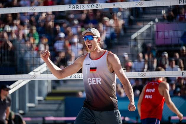 240808 Nils Ehlers of Germany celebrates in a men s beach volleyball semifinal match between Germany and Norway during day 13 of the Paris 2024 Olympics on August 8, 2024 in Paris Photo Jon Olav Nesvold BILDBYRAN COP 217 JE0103 beachvolleyboll beach volleyball sandvolleyball paris 2024 olympics day 13 germany norway bbeng jubel  Copyright: JONxOLAVxNESVOLD BB240808JE070