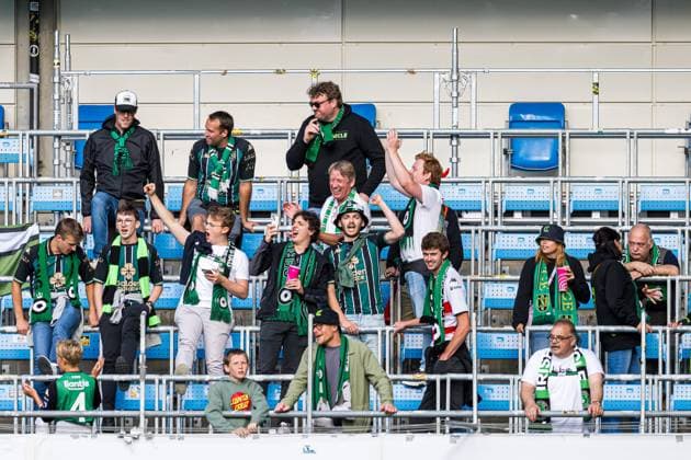 240808 Spectators in the stands ahead of the UEFA Europa League qualification match between Molde and Cercle Brugge on August 8, 2024 in Molde Photo Marius Simensen BILDBYRAN COP 238 bbeng cercle brugge football fotball fotboll grappa33 molde uefa europa league  Copyright: MARIUSxSIMENSEN BB240808ZZ137