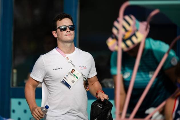 240808 Johannes Quandel, Physiotherapist of Norway in a men s beach volleyball semifinal match between Germany and Norway during day 13 of the Paris 2024 Olympics on August 8, 2024 in Paris Photo Jon Olav Nesvold BILDBYRAN COP 217 JE0103 beachvolleyboll beach volleyball sandvolleyball paris 2024 olympics day 13 germany norway bbeng  Copyright: JONxOLAVxNESVOLD BB240808JE072