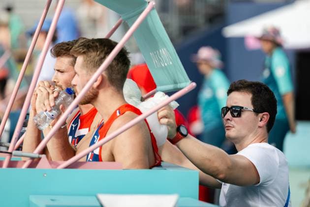 240808 Johannes Quandel, Physiotherapist of Norway in a men s beach volleyball semifinal match between Germany and Norway during day 13 of the Paris 2024 Olympics on August 8, 2024 in Paris Photo Jon Olav Nesvold BILDBYRAN COP 217 JE0103 beachvolleyboll beach volleyball sandvolleyball paris 2024 olympics day 13 germany norway bbeng  Copyright: JONxOLAVxNESVOLD BB240808JE073