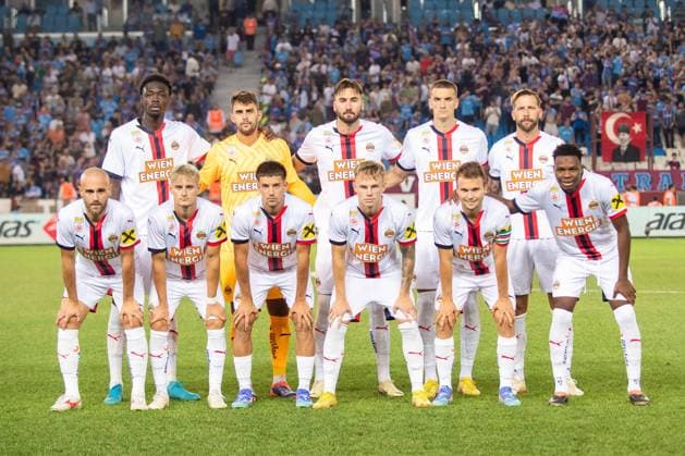 SOCCER - UEFA EL, Trabzonspor vs Rapid TRABZON,TURKEY,08.AUG.24 - SOCCER - UEFA Europa League, qualification, Trabzonspor Kuluebue vs SK Rapid Wien. Image shows the team of Rapid.  GEPAxpictures xPhilippxBrem