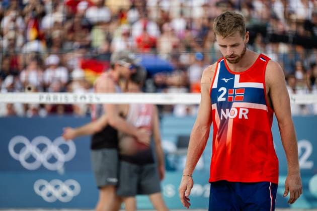 240808 Christian Sorum of Norway looks dejected in a men s beach volleyball semifinal match between Germany and Norway during day 13 of the Paris 2024 Olympics on August 8, 2024 in Paris Photo Jon Olav Nesvold BILDBYRAN COP 217 JE0103 beachvolleyboll beach volleyball sandvolleyball paris 2024 olympics day 13 germany norway bbeng depp  Copyright: JONxOLAVxNESVOLD BB240808JE091