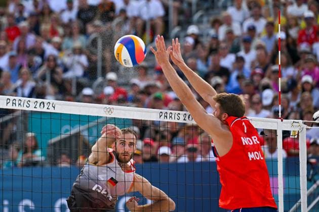 Olympic Games Beach Volleyball Paris 08 08 2024 Semi-final, Men, GER NOR, Clemens Wickler 2, GER , in attack against Anders Mol, Copyright: xBEAUTIFULxSPORTS TomxBlochx