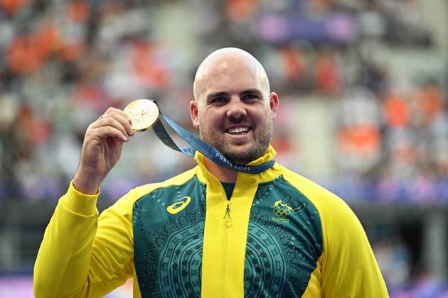 OLY24 ATHLETICS, Bronze medallist Australian discus thrower Matthew Denny poses with his medal on the podium during the medal ceremony for the Men s Discus Throw Final at Stade de France in Saint-Denis, as part of the 2024 Paris Olympic Games, Olympische Spiele, Olympia, OS France, Wednesday, August 07, 2024. ( NO ARCHIVING, EDITORIAL USE ONLY, NO USE IN BOOKS WITHOUT CONSENT SAINT-DENIS FRANCE  Copyright: xDEANxLEWINSx 20240809153908527173