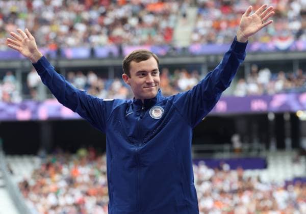 Men s 3000m Steeplechase silver medalist Kenneth Rooks of the U.S. poses on the podium during the Paris 2024 Olympic Games, Olympische Spiele, Olympia, OS Athletics competition at the Stade de France in Paris, France, on Thursday, August 8, 2024.  OLY202408081714 HUGOxPHILPOTT