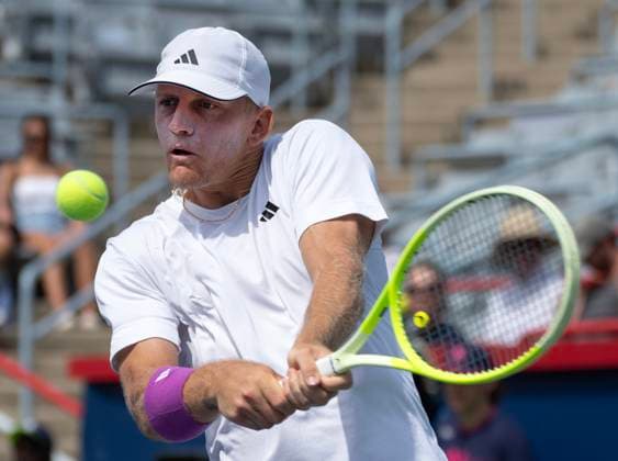 August 8, 2024, Montreal, Pq, Canada: Spain s Alejandro Davidovich Fokina returns a shot to Daniil Medvedev during their second round match at the National Bank Open tennis Thursday, August 8, 2024 in Montreal. Fokina won the match in three sets. Alejandro Davidovich Fokina,  - ZUMAc35_ 20240808_zaf_c35_070 Copyright: xRyanxRemiorzx