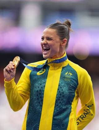 (240808) -- PARIS, Aug. 8, 2024 -- Gold medalist Nina Kennedy of Australia reacts during the victory ceremony of the women s pole vault of Athletics at the Paris 2024 Olympic Games, Olympische Spiele, Olympia, OS in Paris, France, Aug. 8, 2024. ) (PARIS2024) FRANCE-PARIS-OLY-ATHLETICS-POLE VAULT-WOMEN XuxChang 