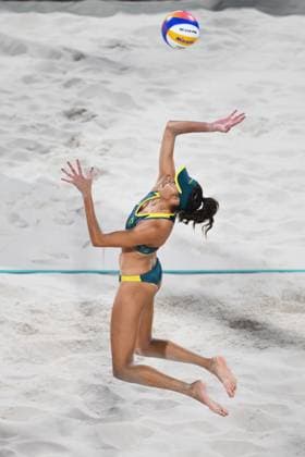 OLY24 Beach volleyball, Beachvolleyball Australian beach volleyball player Taliqua Clancy (centre) in action during the Women s Semifinal 51 beach volleyball match between Australia and Brazil at Eiffel Tower Stadium in Paris, as part of the 2024 Paris Olympic Games, Olympische Spiele, Olympia, OS France, Thursday, August 08, 2024. ( NO ARCHIVING, EDITORIAL USE ONLY, NO USE IN BOOKS WITHOUT CONSENT PARIS FRANCE Copyright: xJOELxCARRETTx 20240809120712987248