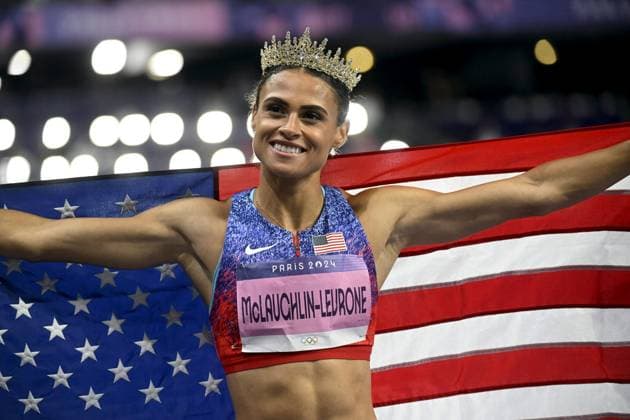 Sport Themen der Woche KW32 Sport Bilder des Tages Sydney McLaughlin-Levrone of USA celebrates after winning women s 400m hurdles final of athletics at the Paris Summer Olympic Games, Olympische Spiele, Olympia, OS in Stade de France on August 8, 2024. Paris France LKFTJK20240808224432TOMS  Copyright: xVesaxMoilanenx LKFTJK20240808224432TOMS