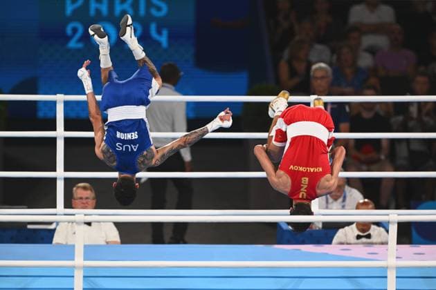 Sport Themen der Woche KW32 Sport Bilder des Tages OLY24 BOXING, Australian boxer Charlie Senior (left) and Uzbekistani boxer Abdumalik Khalokov react after the Men s 57kg Semifinal boxing match at Stade Roland Garros in Paris, as part of the 2024 Paris Olympic Games, Olympische Spiele, Olympia, OS France, Thursday, August 08, 2024. ( NO ARCHIVING, EDITORIAL USE ONLY, NO USE IN BOOKS WITHOUT CONSENT PARIS FRANCE  Copyright: xDAVExHUNTx 20240809192187239634