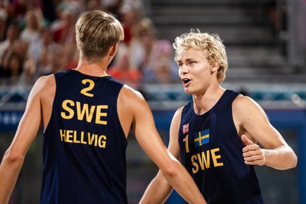 240808 David Ahman and Jonatan Hellvig of Sweden celebrate in a men s beach volleyball semifinal match between Qatar and Sweden during day 13 of the Paris 2024 Olympic Games on August 8, 2024 in Paris Photo Ludvig Thunman BILDBYRAN kod LT LT0664 beachvolleyboll beach volleyball sandvolleyball olympic games olympics os ol olympiska spel olympiske leker paris 2024 paris os paris ol 13 bbeng jubel  Copyright: LUDVIGxTHUNMAN BB240808LT045